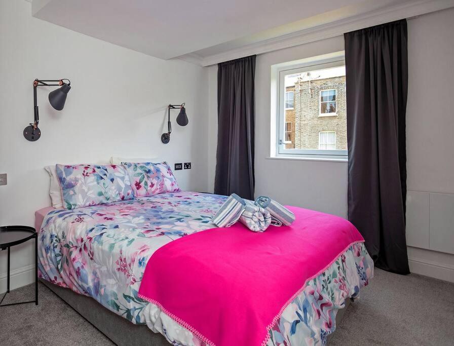 Shirlock - Italianflat * Londen