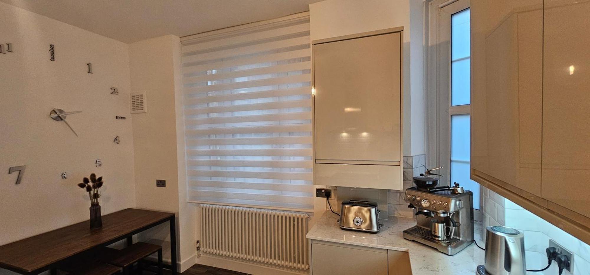 Privat overnatting Tower Bridge Spacious King Bedroom With Extra Large Windows London