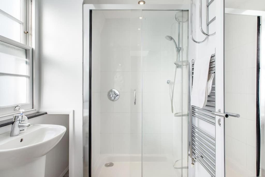 Comfortable 4 Bed Mews Town House Near Hyde Park Ferienhaus London