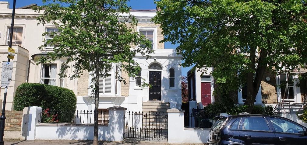 Charming Victorian With Aircon In Lägenhet *
