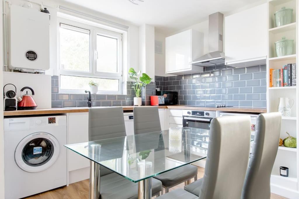 *brand New 1 Bedroom Flat In London* Appartement *