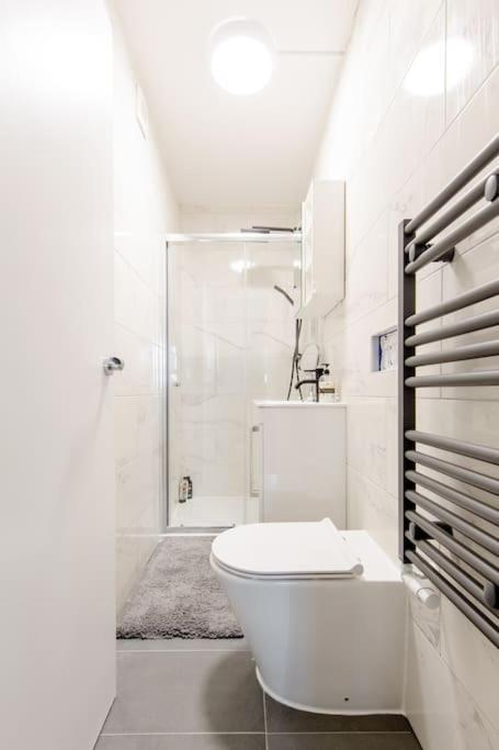 *brand New 1 Bedroom Flat In London* * Londen