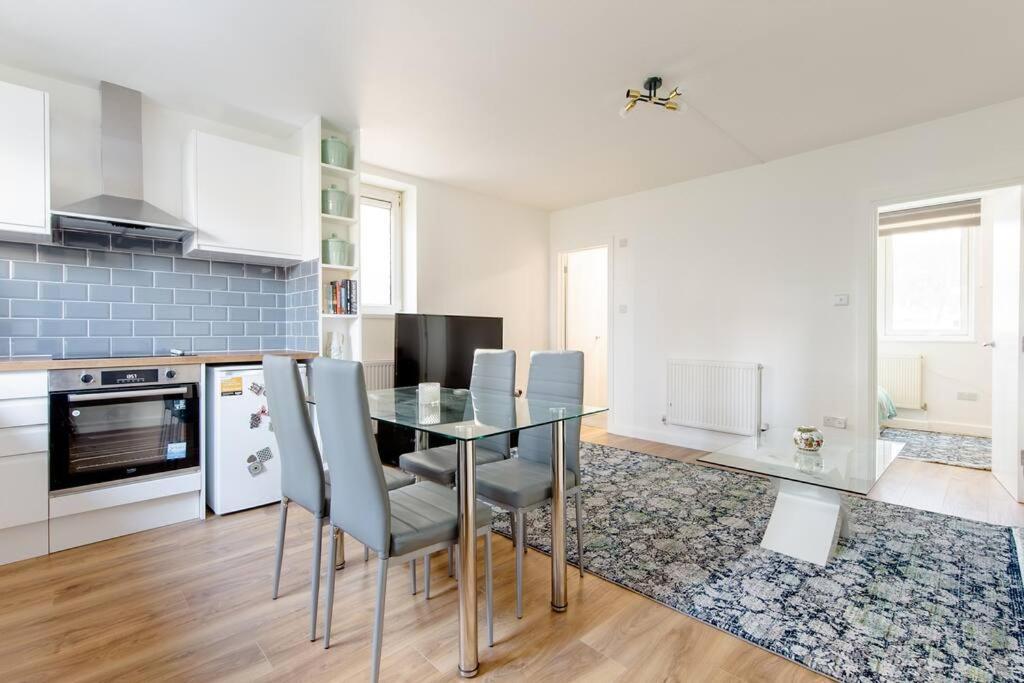 *brand New 1 Bedroom Flat In London* Appartement