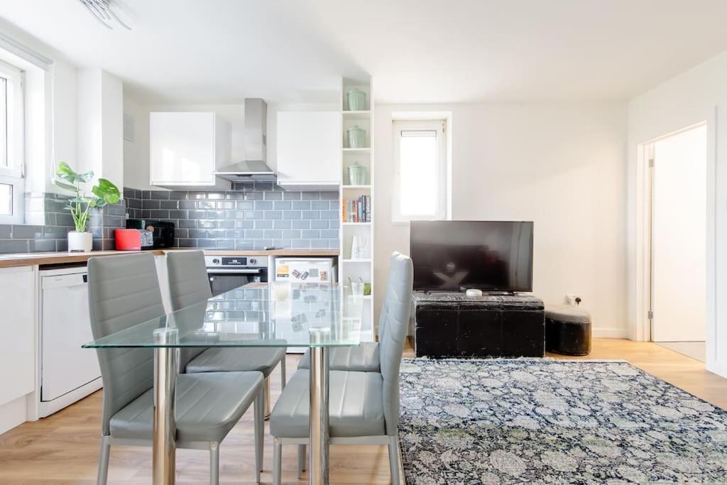 *brand New 1 Bedroom Flat In London* Appartement
