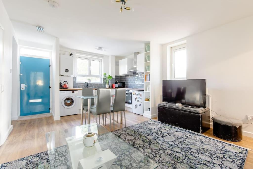 *brand New 1 Bedroom Flat In London* Appartement