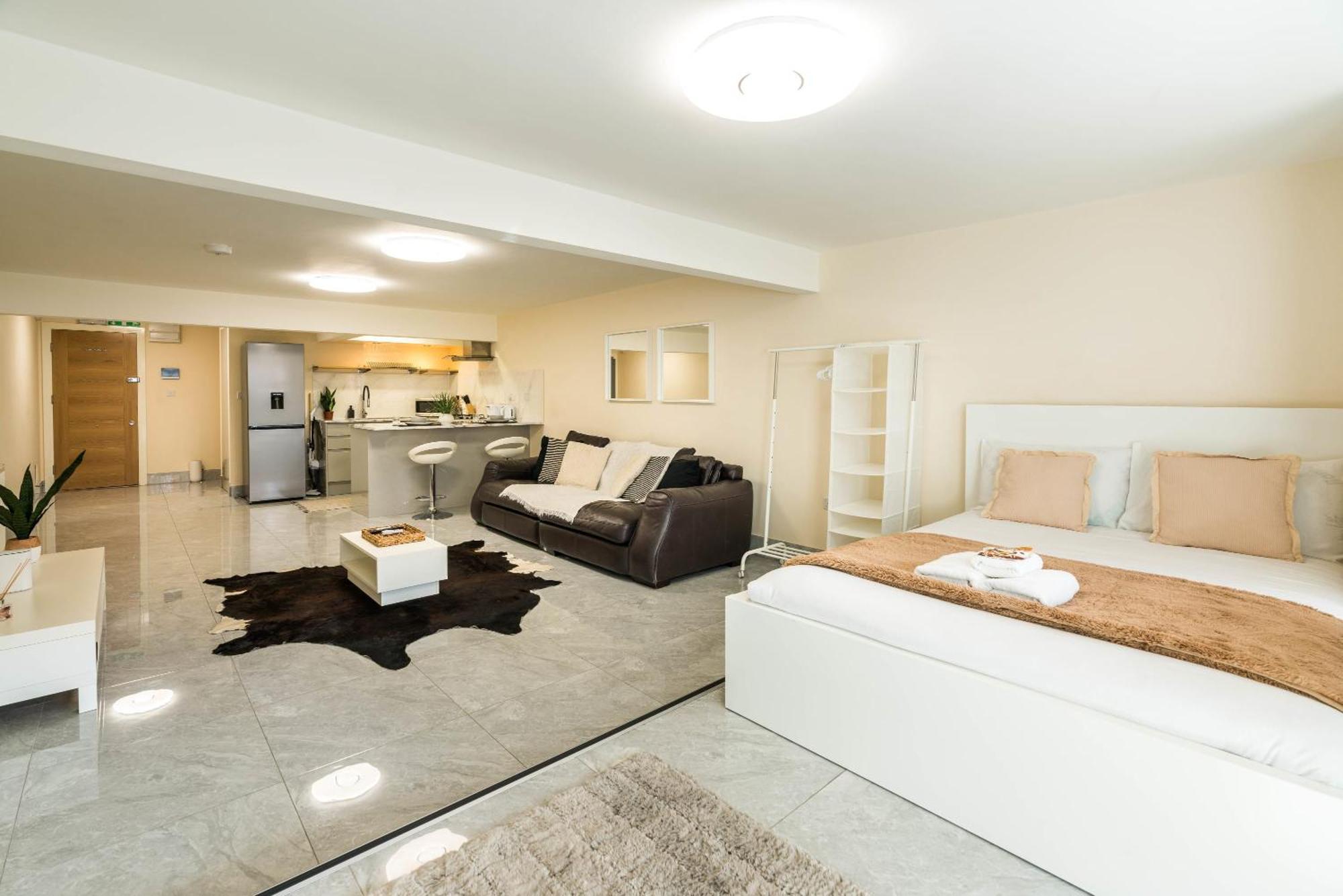 Huge Fully Equipped Studio 1 Min From Tube Station Semesterbostad