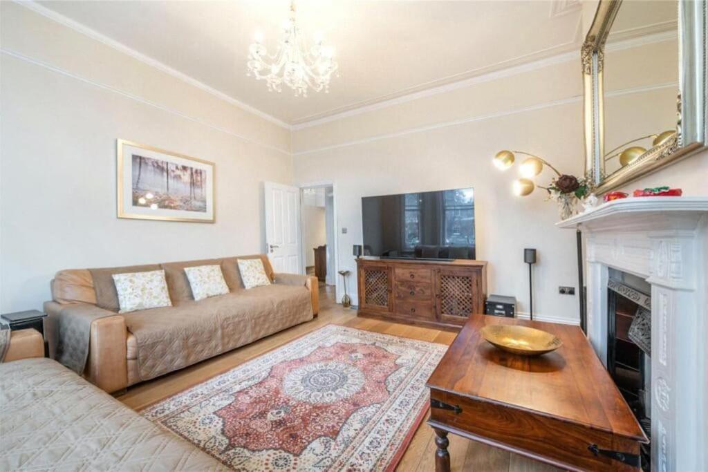 Stylish Hampstead Flat With Character And Charm Lejlighed