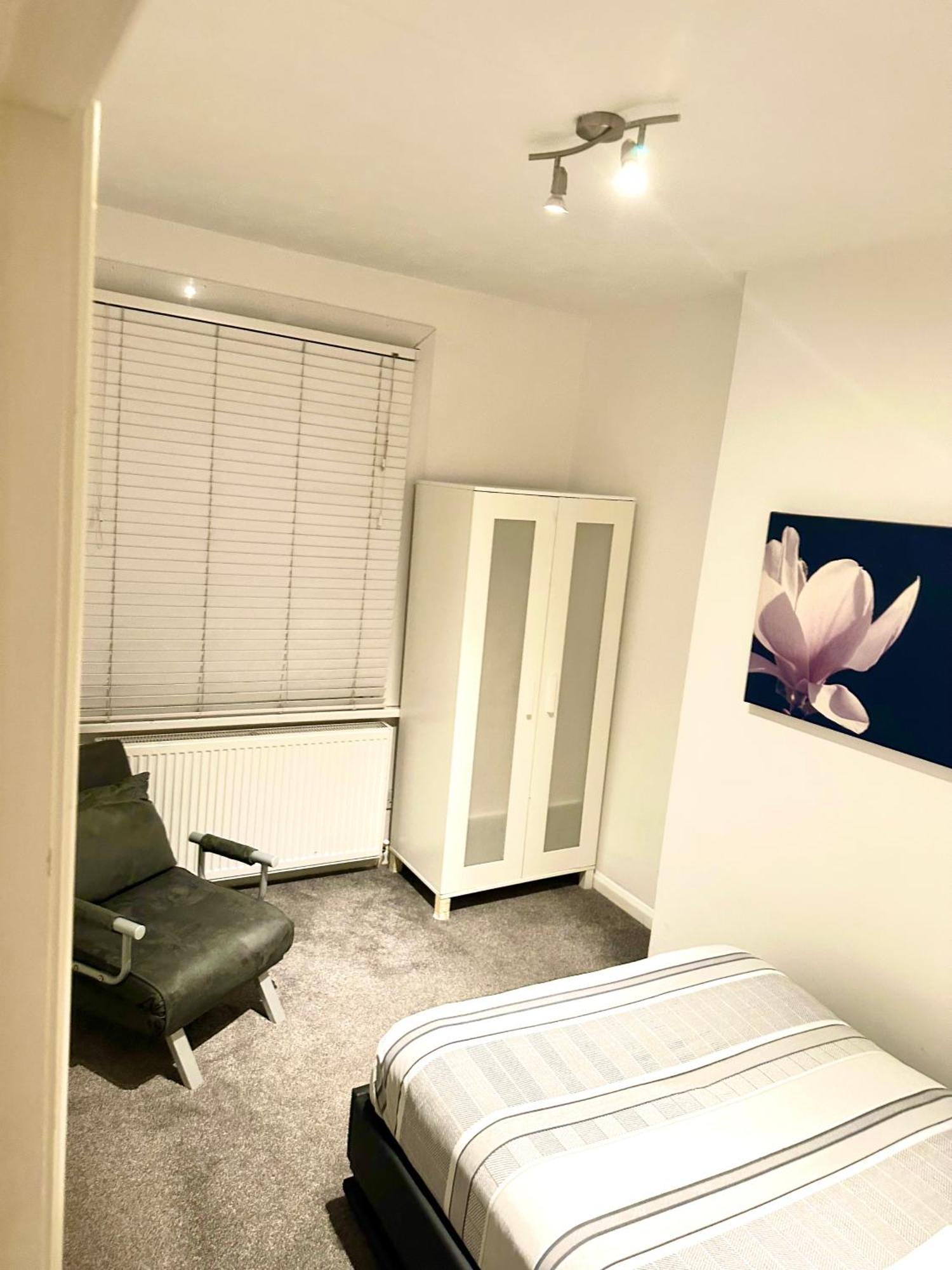 One Bed Flat In Central * London