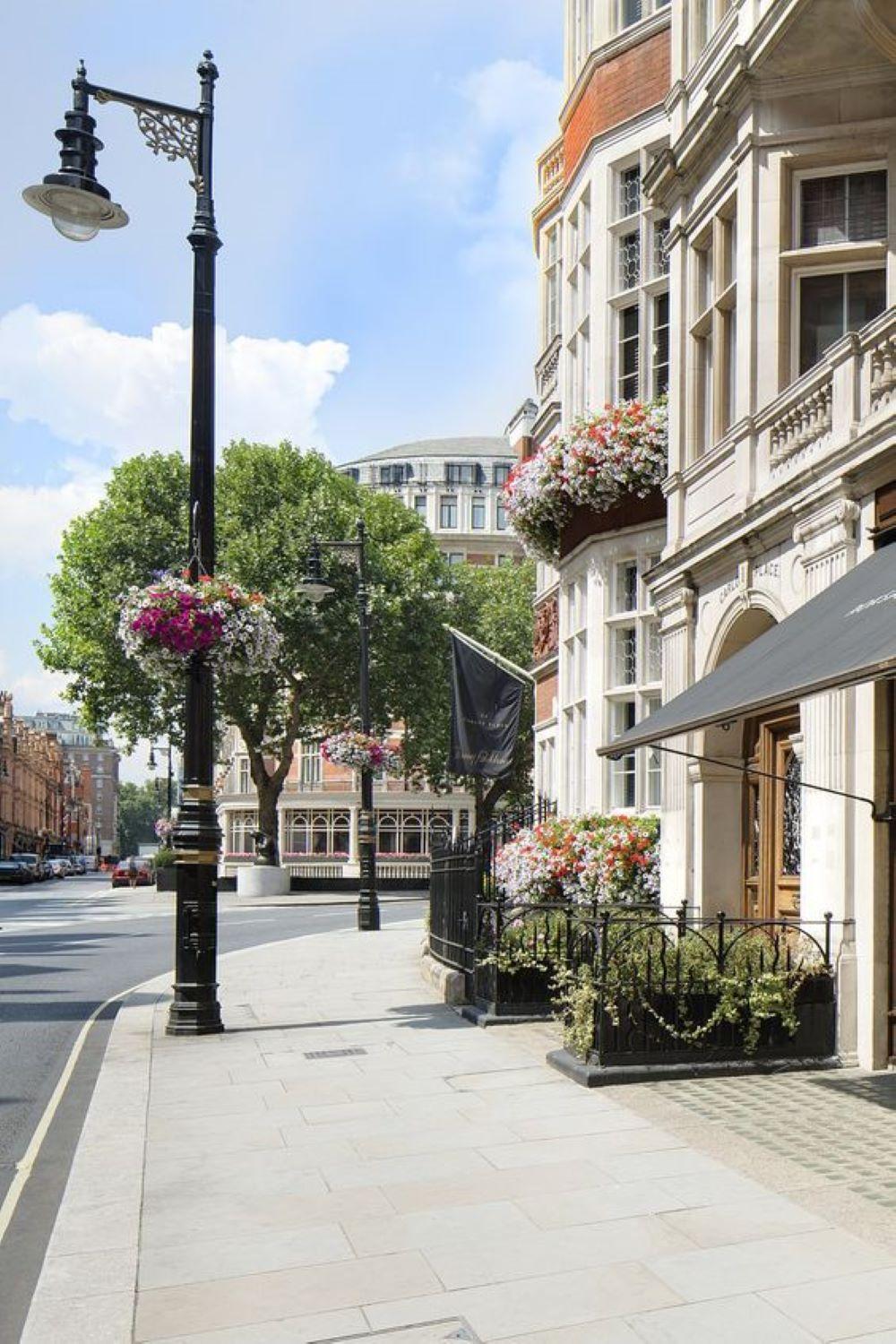 Luxury Large Park Lane Views 1250sqft Apartment *