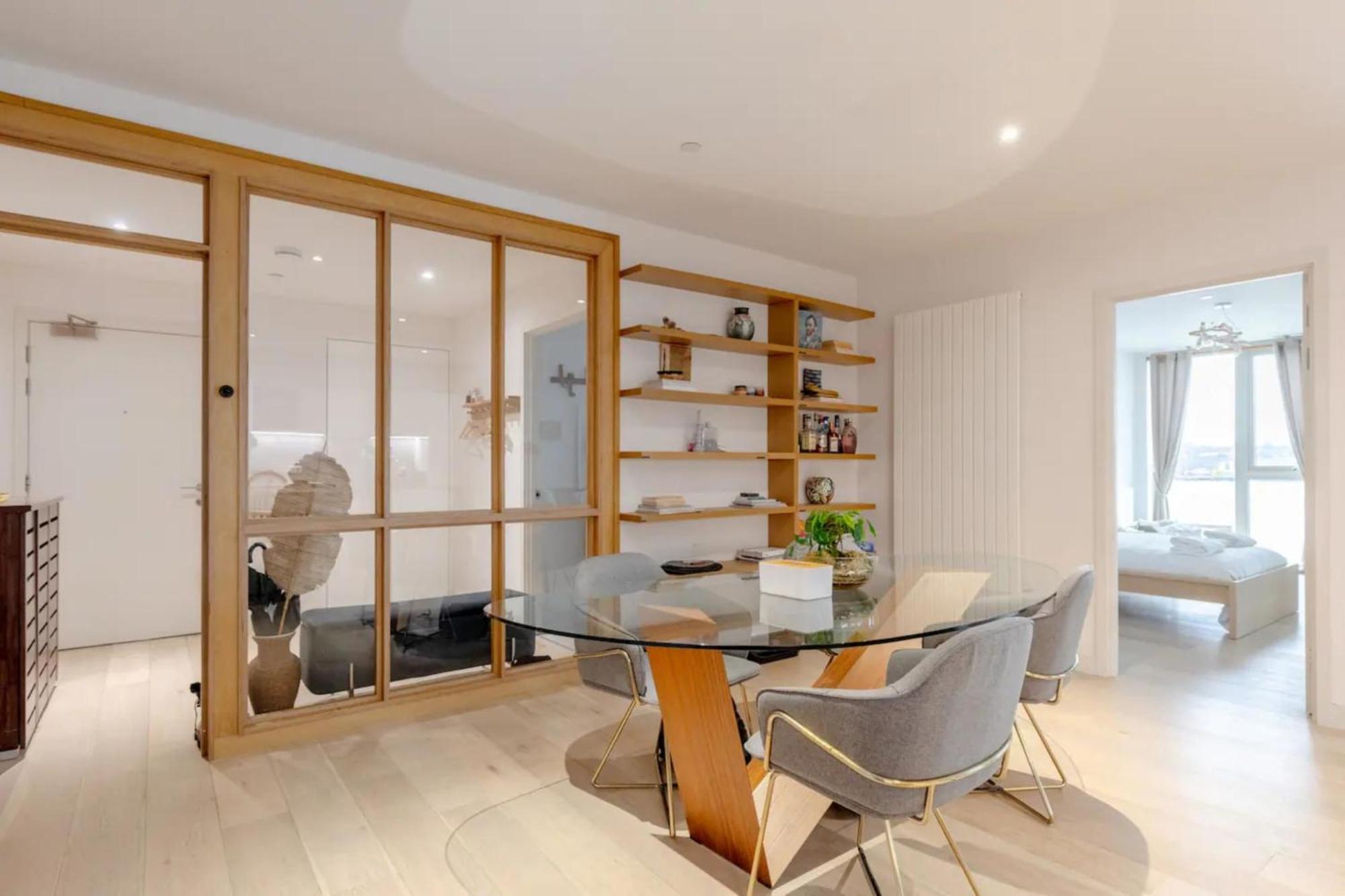 Charm & Convenience 3 Bed Near Excel Apartment