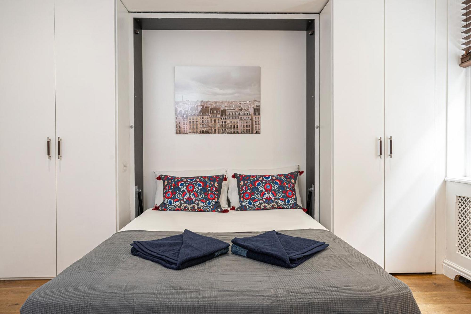 Famous Piccadilly Circus Apartment London