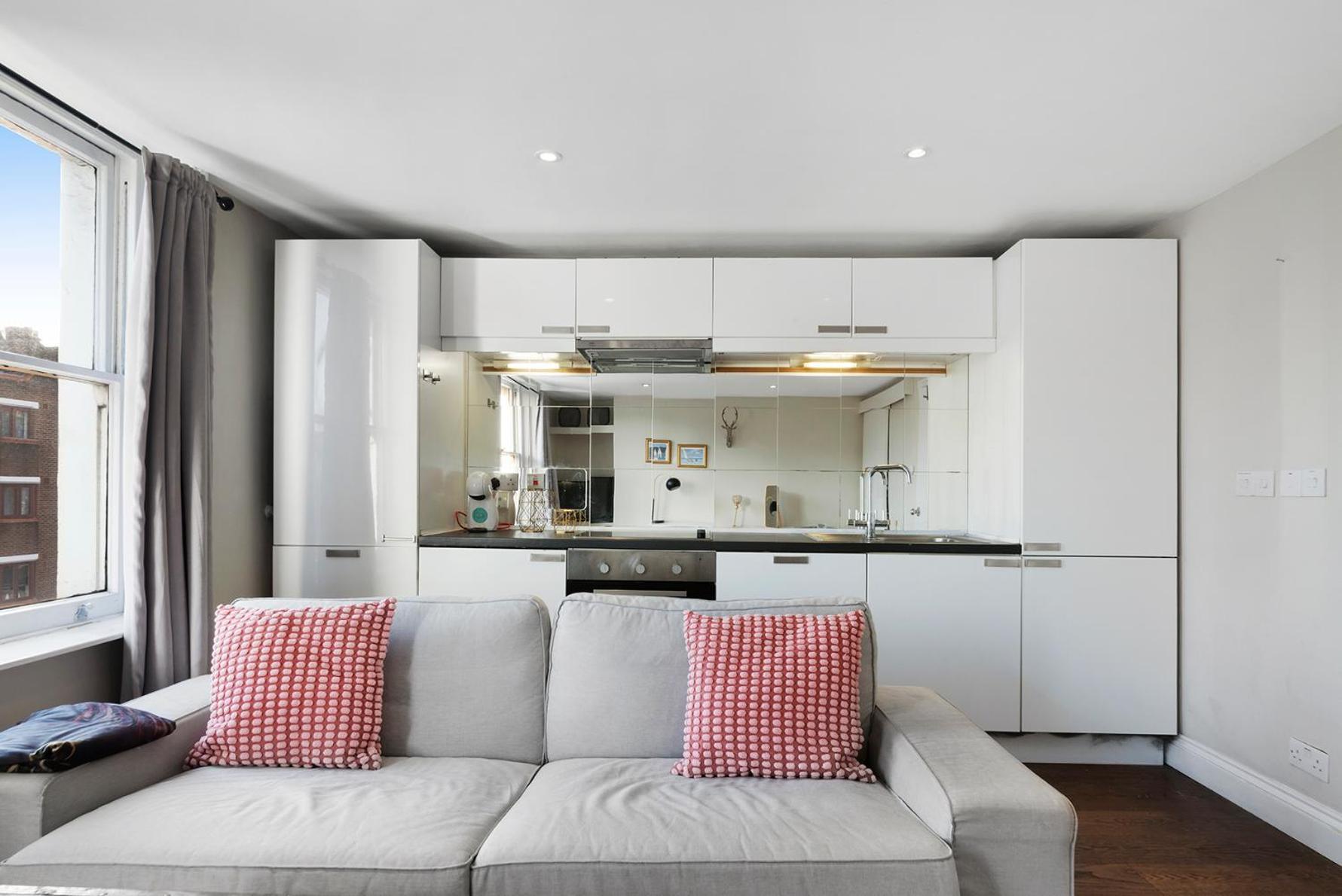 Modernised 1 And 2 Bedrooms Option Terrace And Balcony High Street London