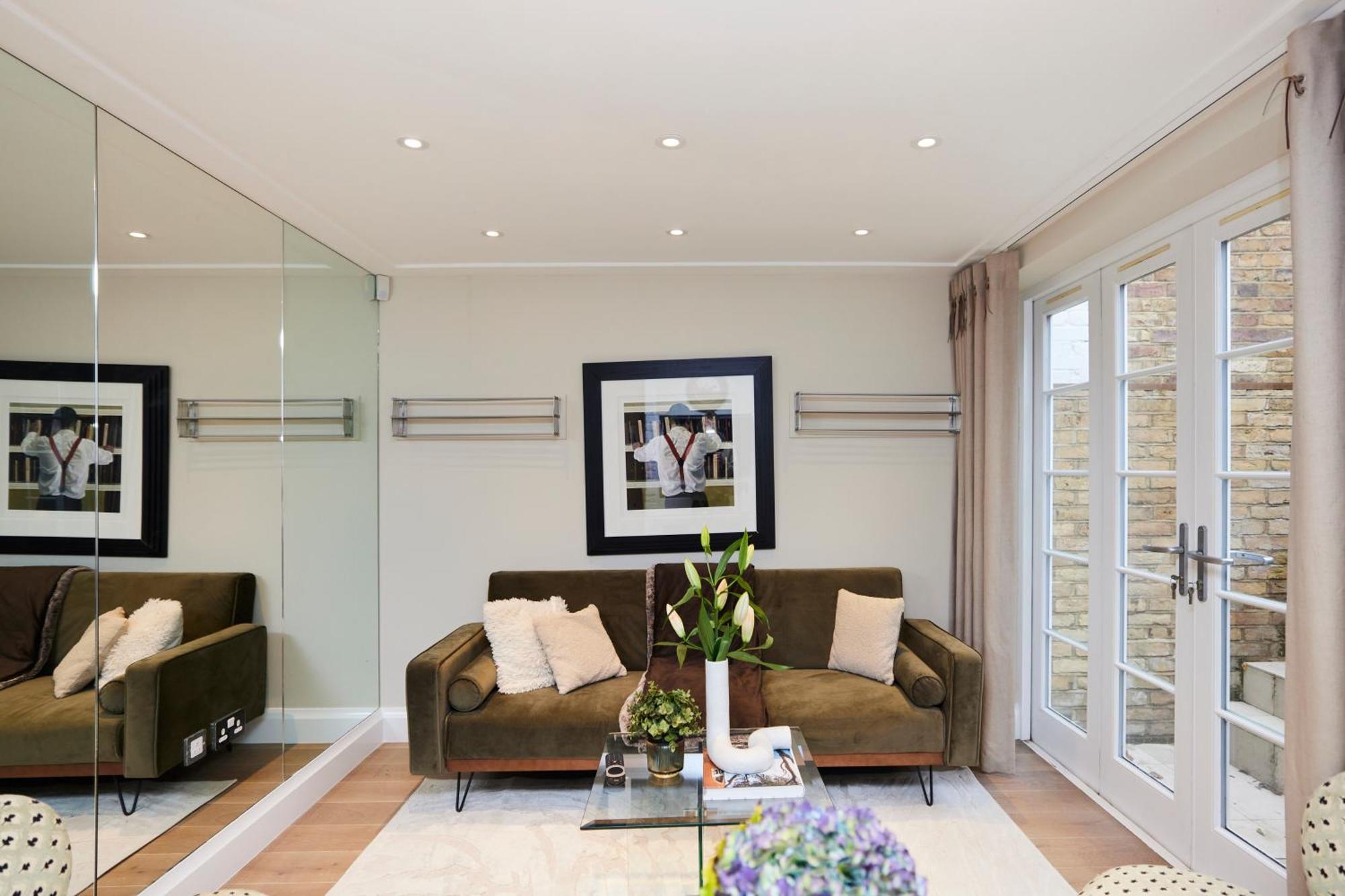 The St. Lukes Garden Place - Spacious 4bdr House With Garden And Terrace London