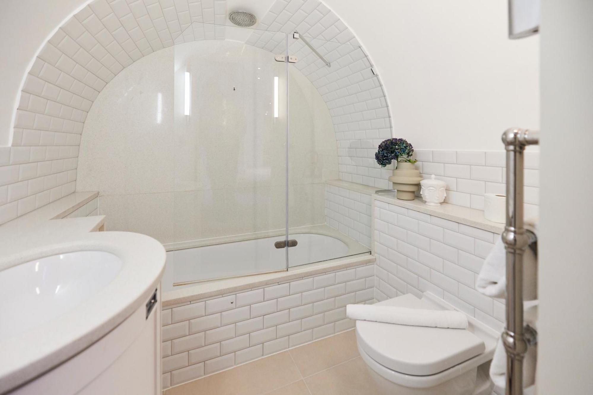 The St. Lukes Garden Place - Spacious 4bdr House With Garden And Terrace