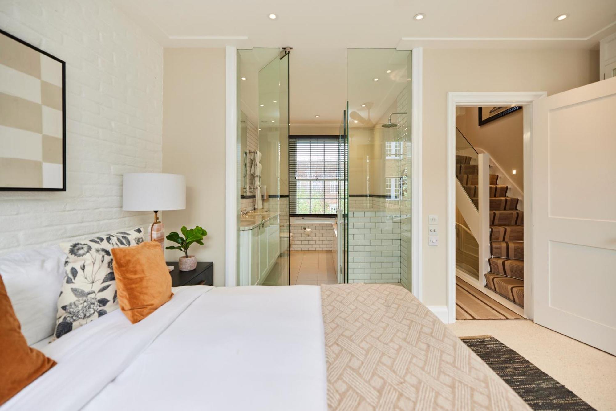 The St. Lukes Garden Place - Spacious 4bdr House With Garden And Terrace London