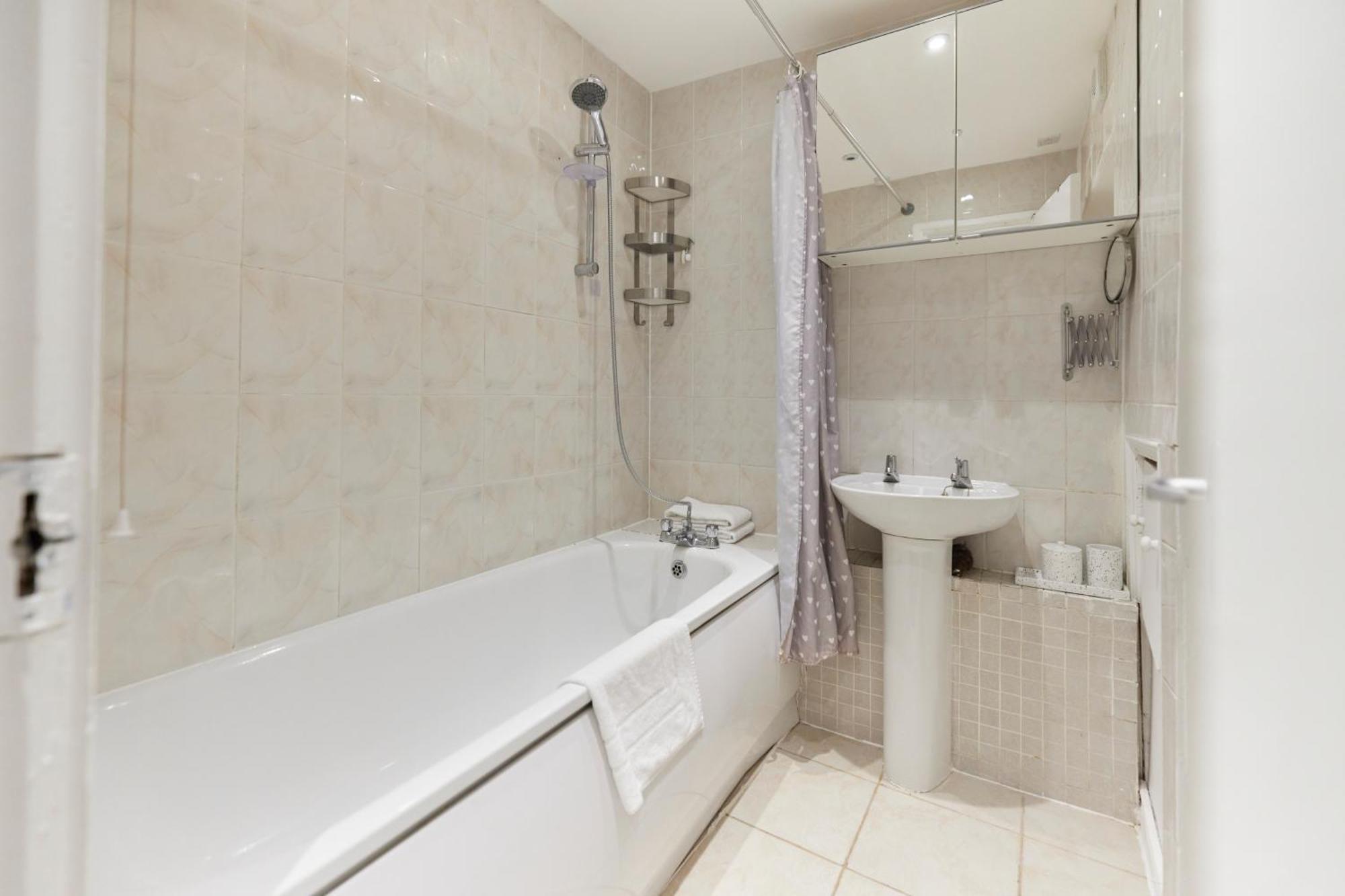 The Kennington Park Crib - Lovely 2bdr Flat With Garden London