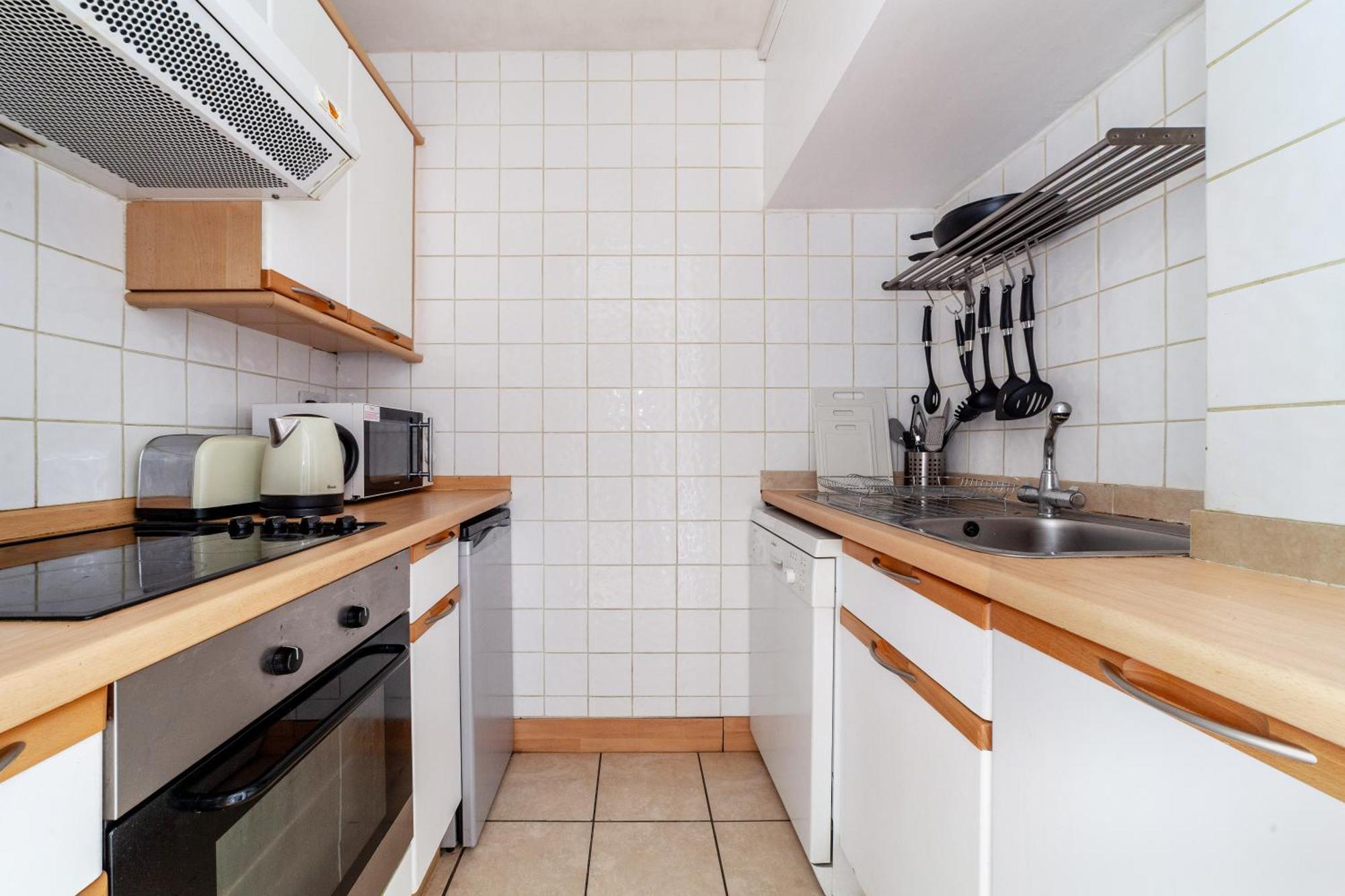 Lejlighed Shiny 1br Flat In Fitzrovia, 2 Min To Tube London