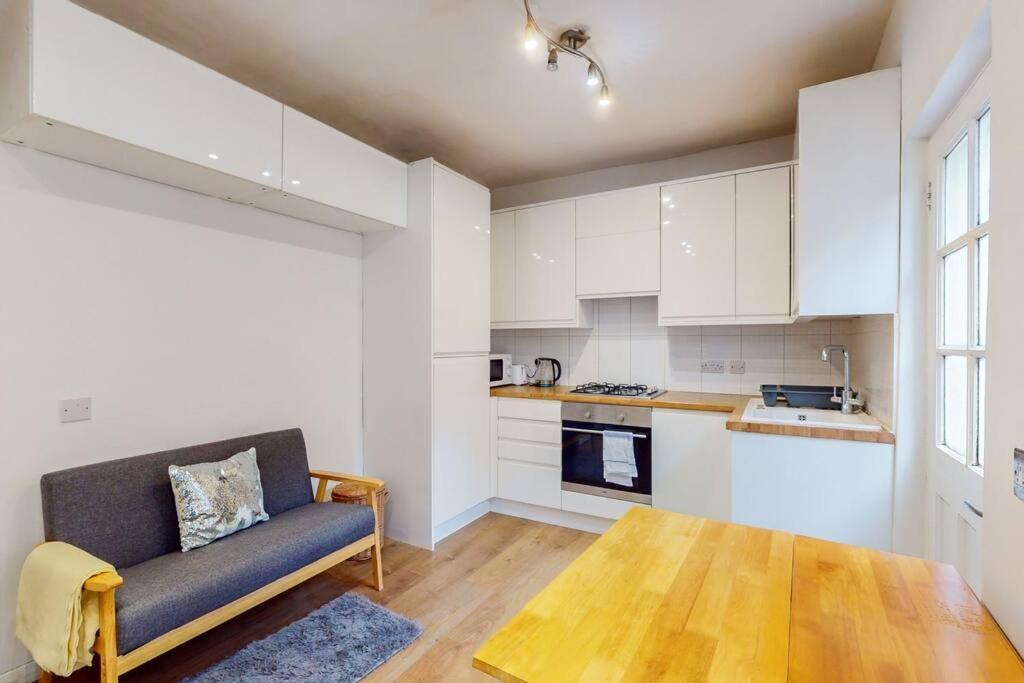 Stunning 2bdr With Beautiful Garden Lejlighed