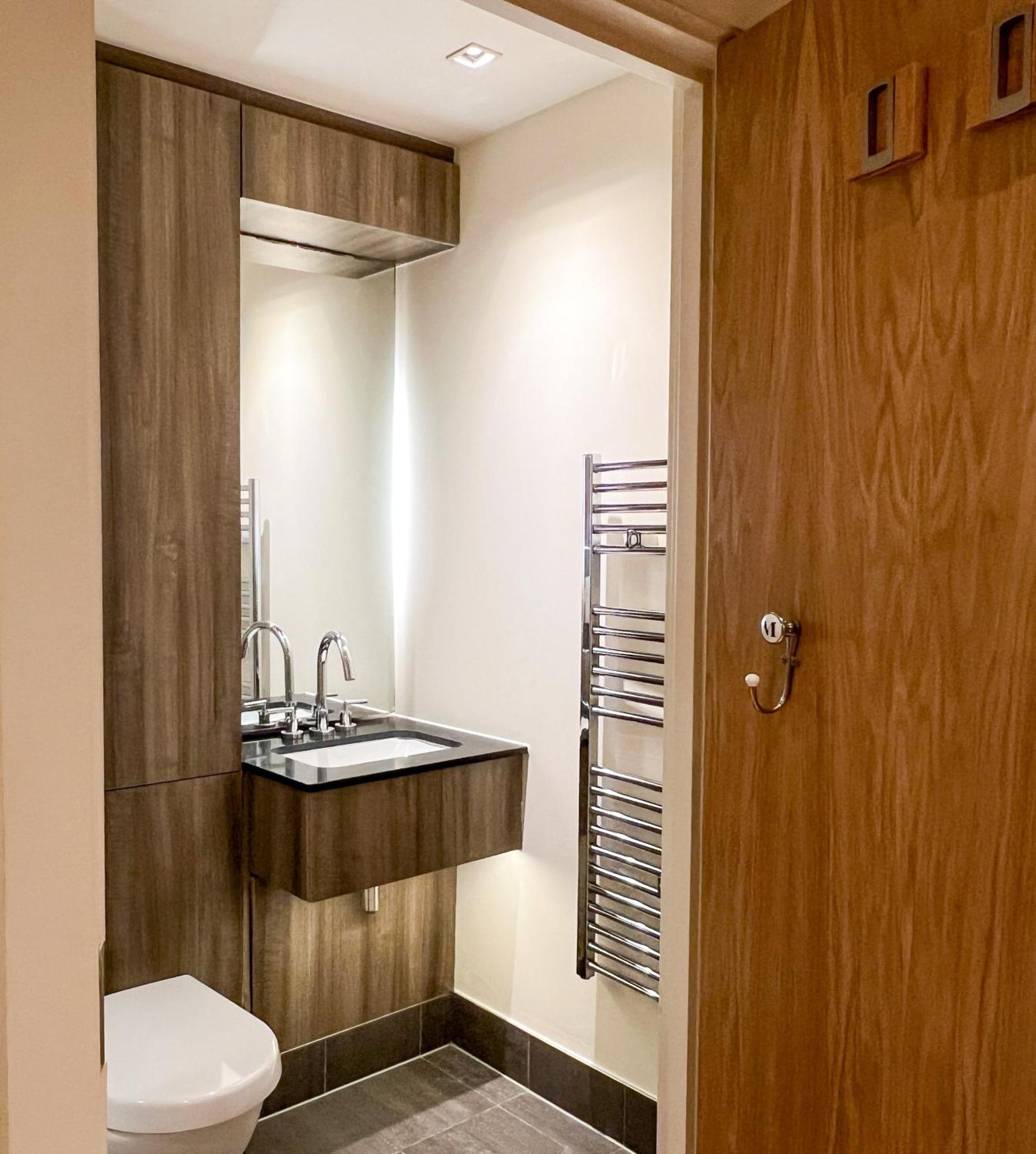 Apartment Wood Studio Flat London