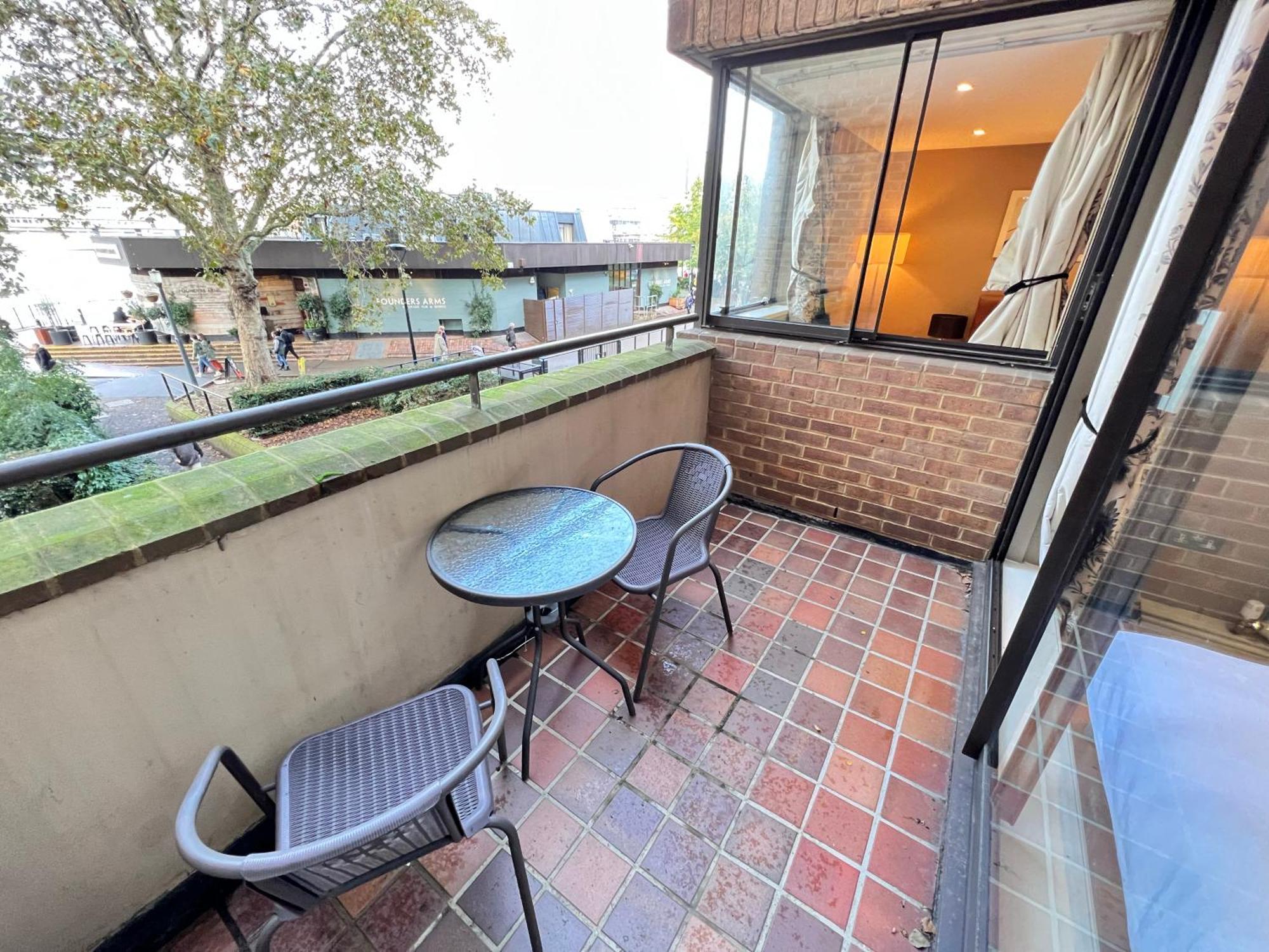 Excellent River Thames View Entire