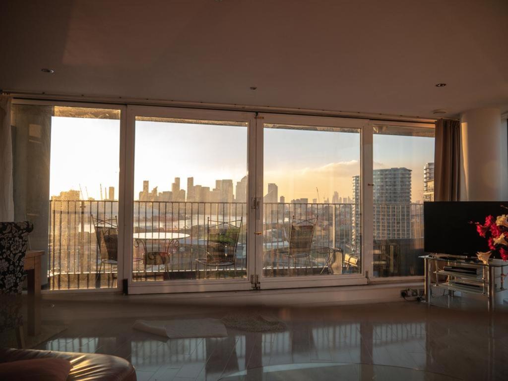 Excel Stunning 3 Bedrooms Lejlighed *