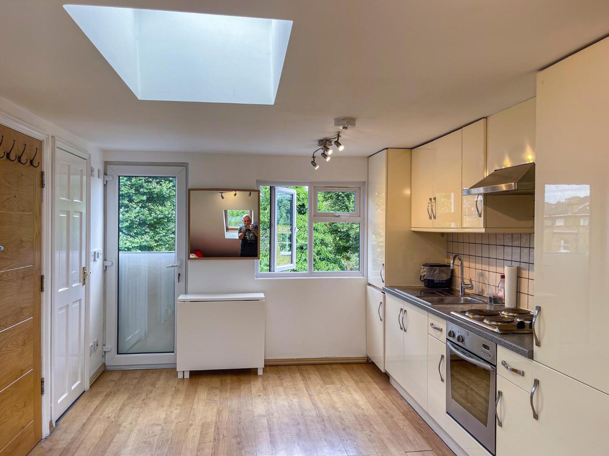 Appartement 1 Bed Attic Flat With Easy Reach To Centre Londen