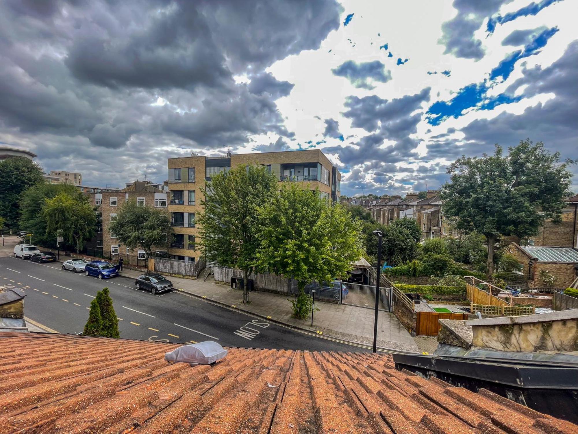 1 Bed Attic Flat With Easy Reach To Centre Londen