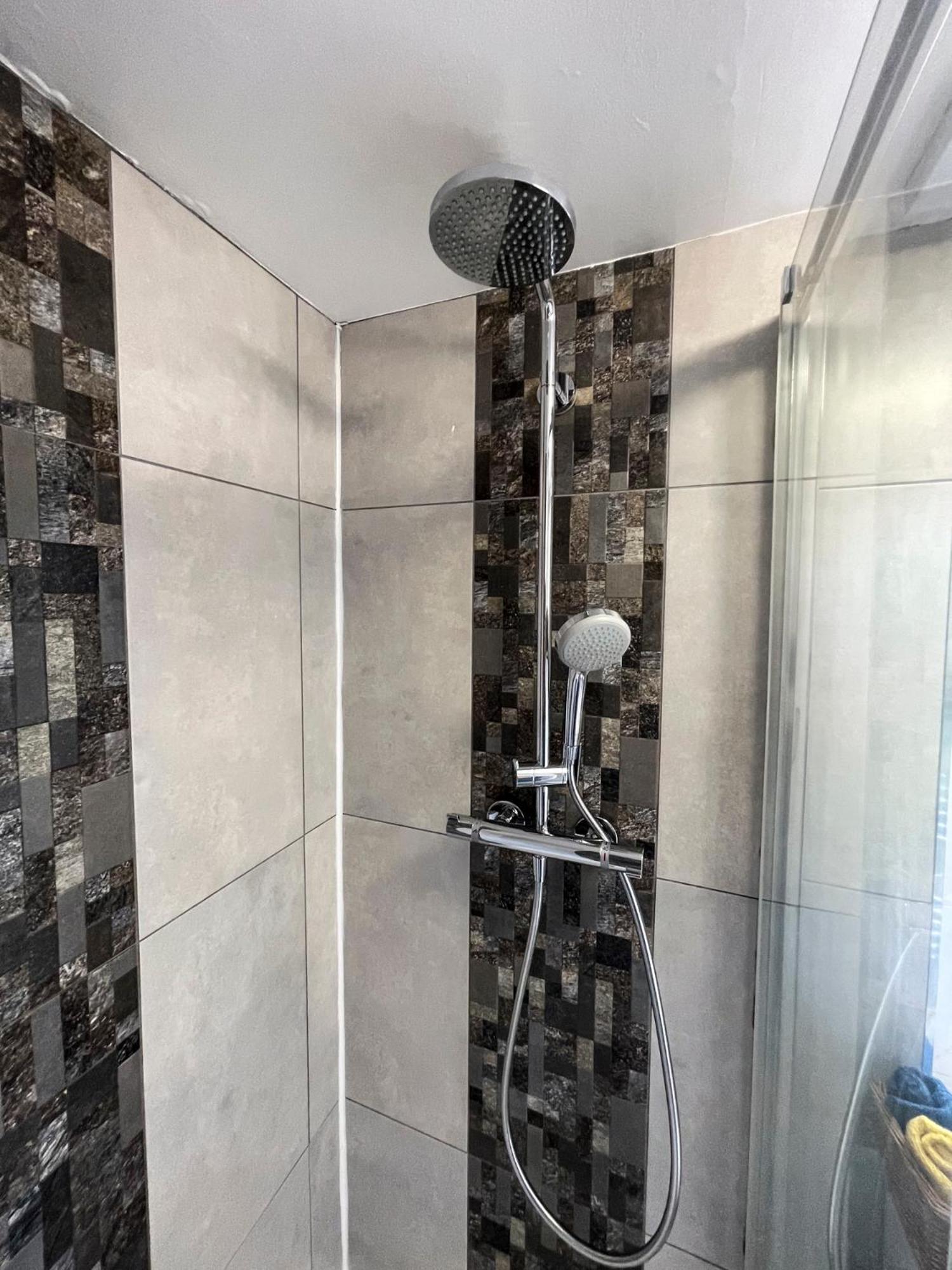 1 Bed Attic Flat With Easy Reach To Centre Lejlighed *