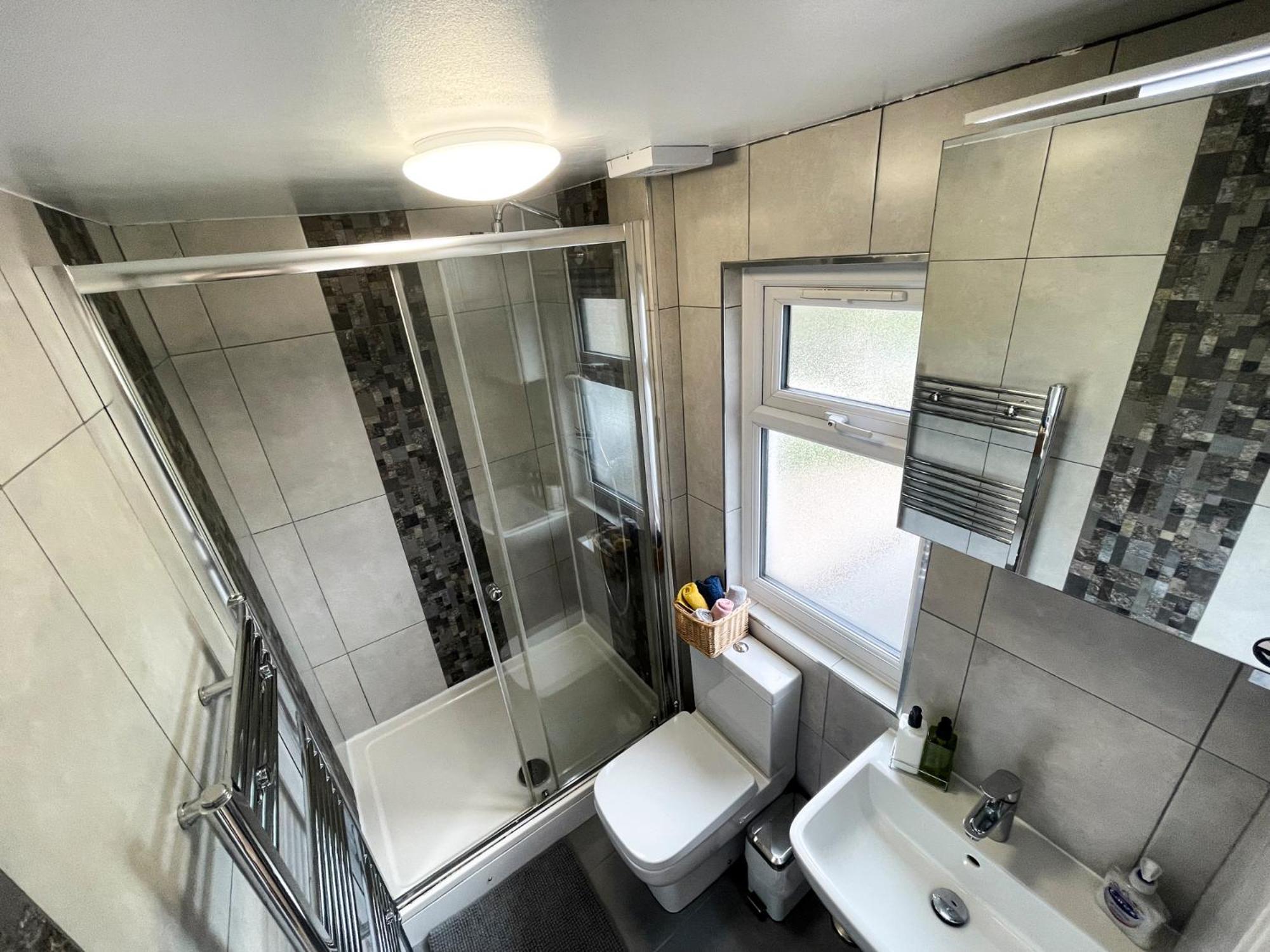 1 Bed Attic Flat With Easy Reach To Centre Lejlighed *
