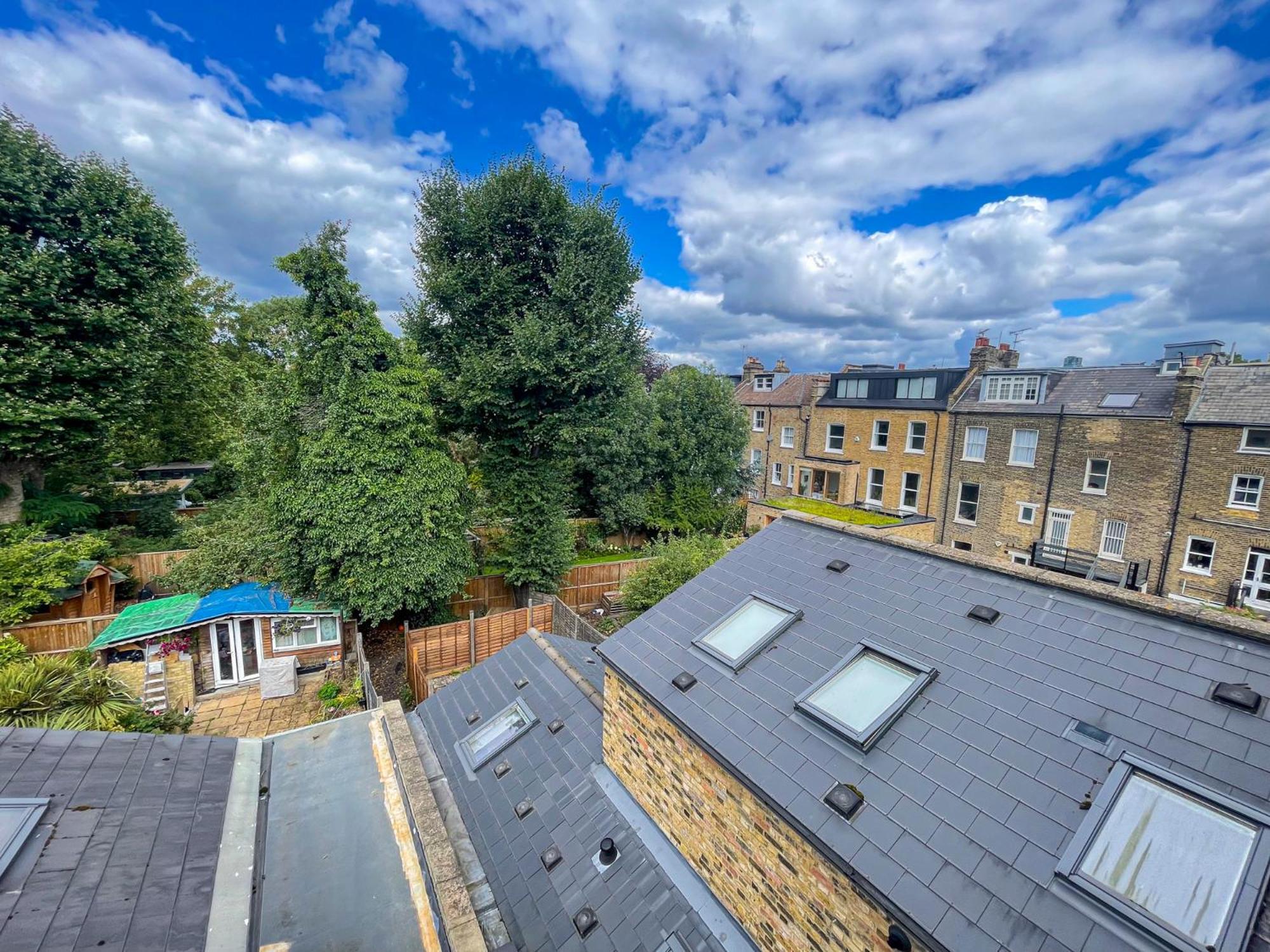 1 Bed Attic Flat With Easy Reach To Centre Appartement Londen