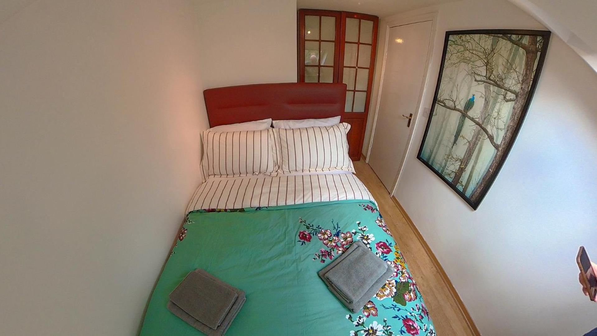 Appartement 1 Bed Attic Flat With Easy Reach To Centre Londen