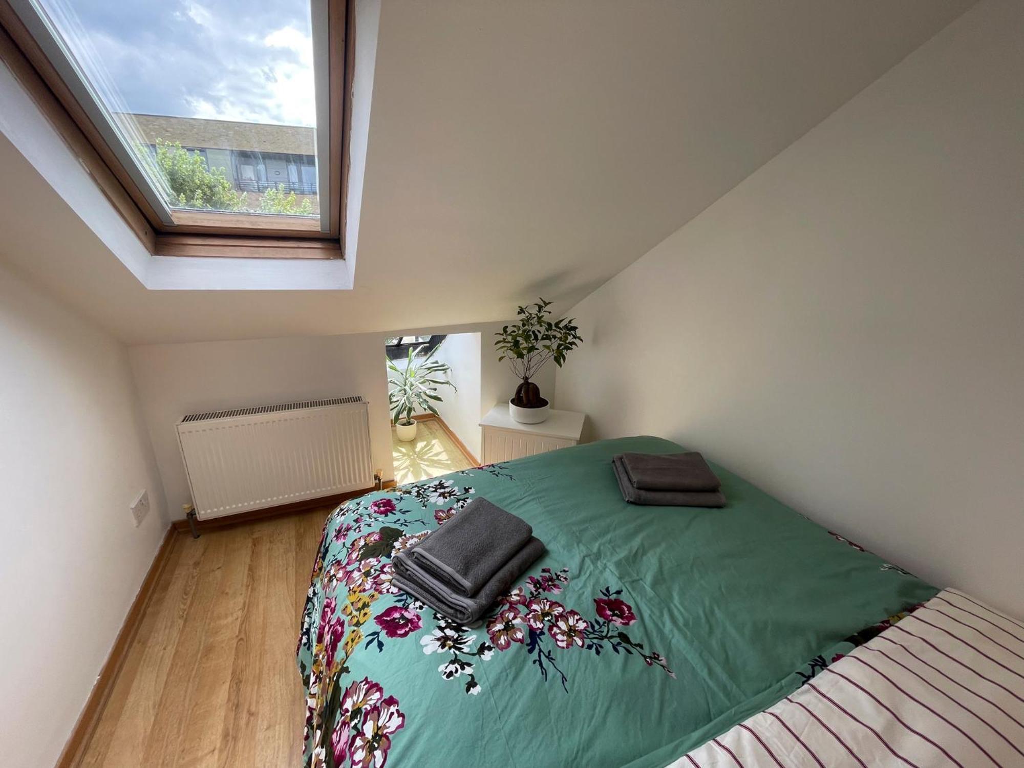 Appartement 1 Bed Attic Flat With Easy Reach To Centre
