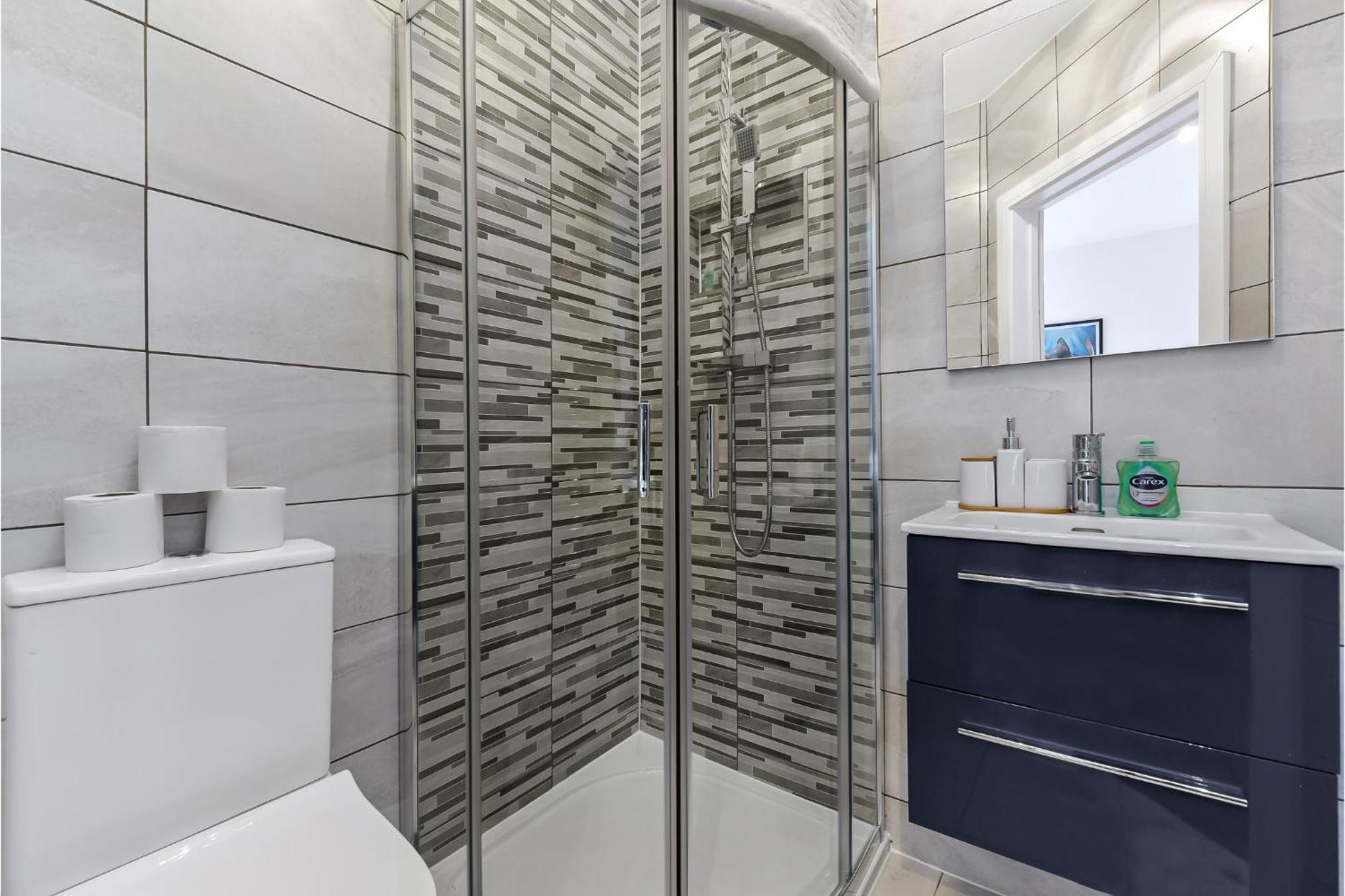 Lovely Two Bedroom With Ensuite Bathrooms Londra