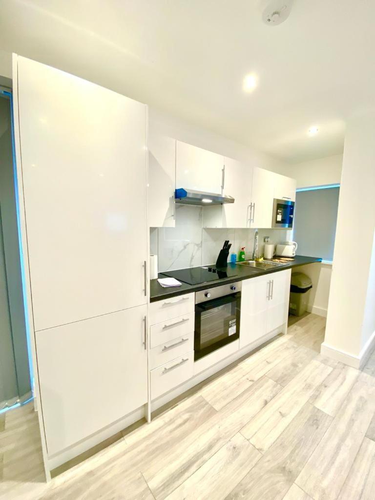 Comfortable One Bedroom Flat With Car Park In Lägenhet *