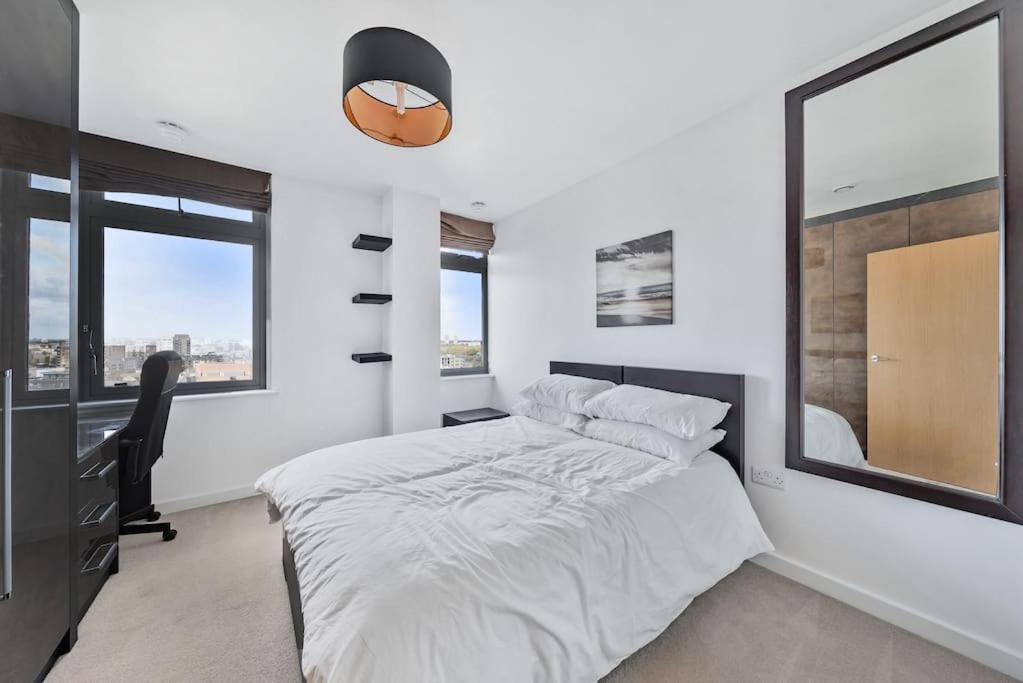 Great 2 Bed Flat With View Londen