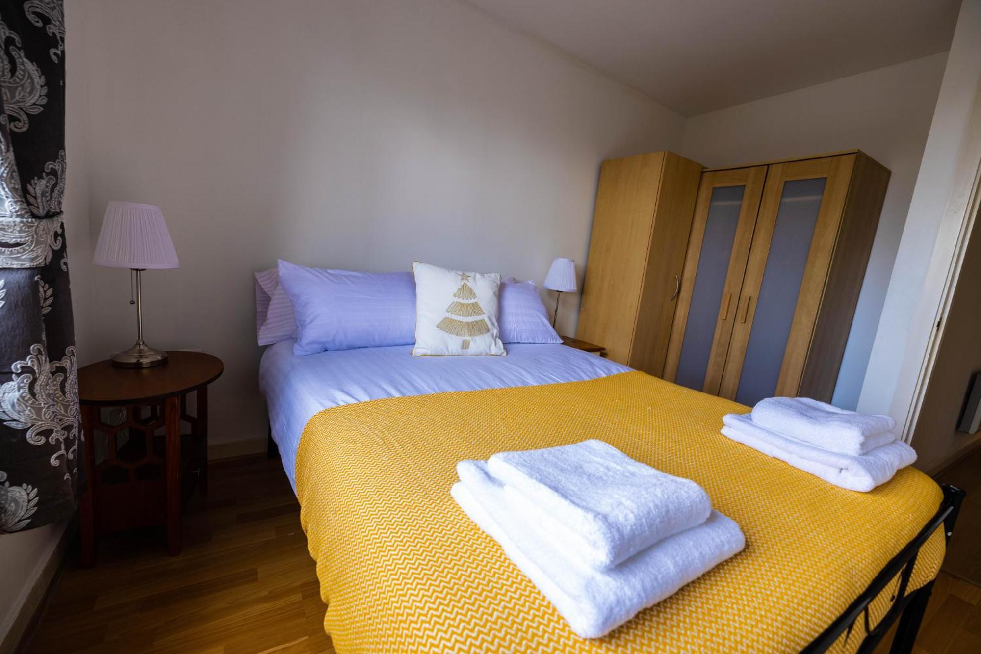 Beautiful And Spacious 2-bed In Apartment *