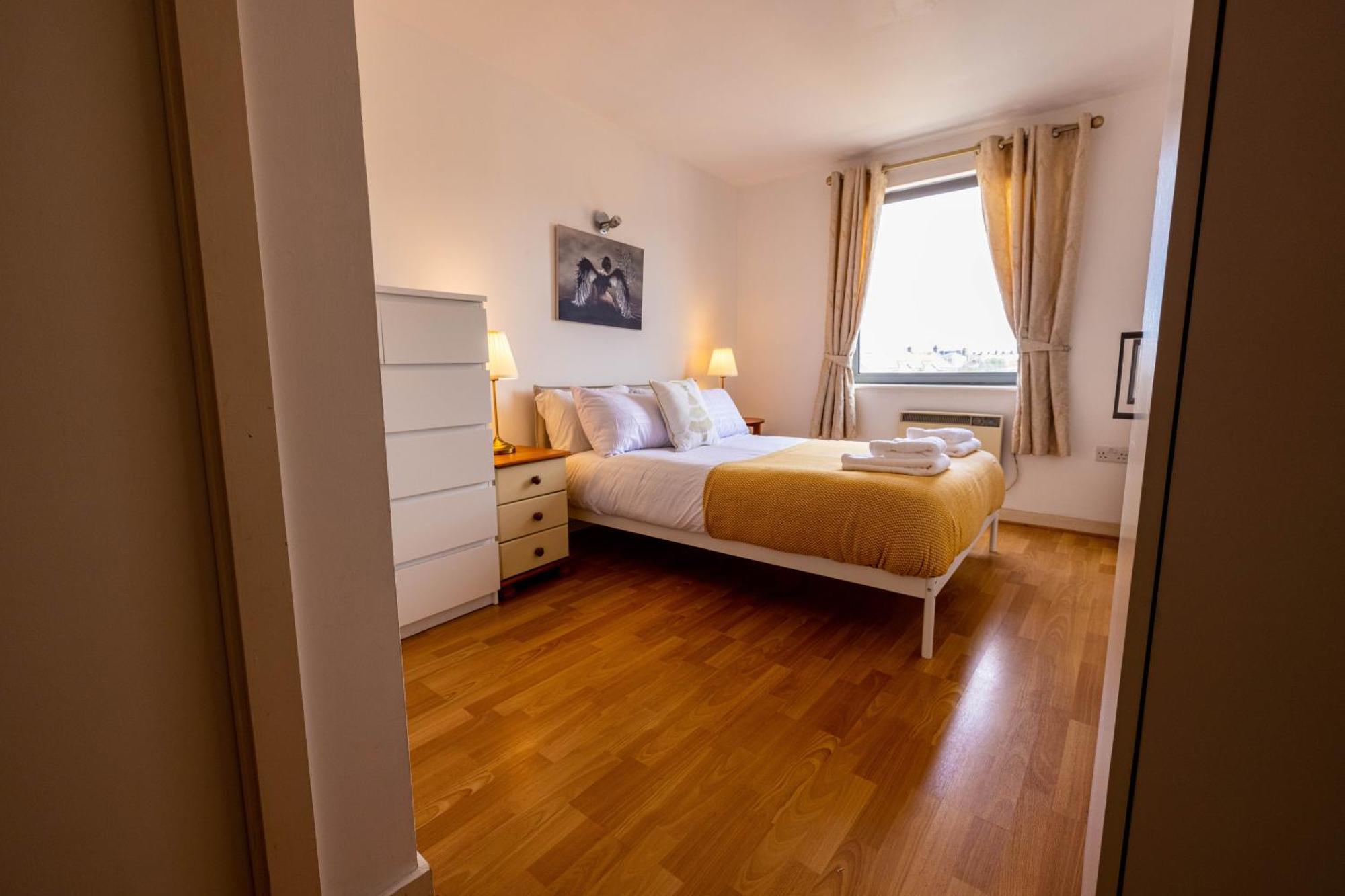 Beautiful And Spacious 2-bed In * London