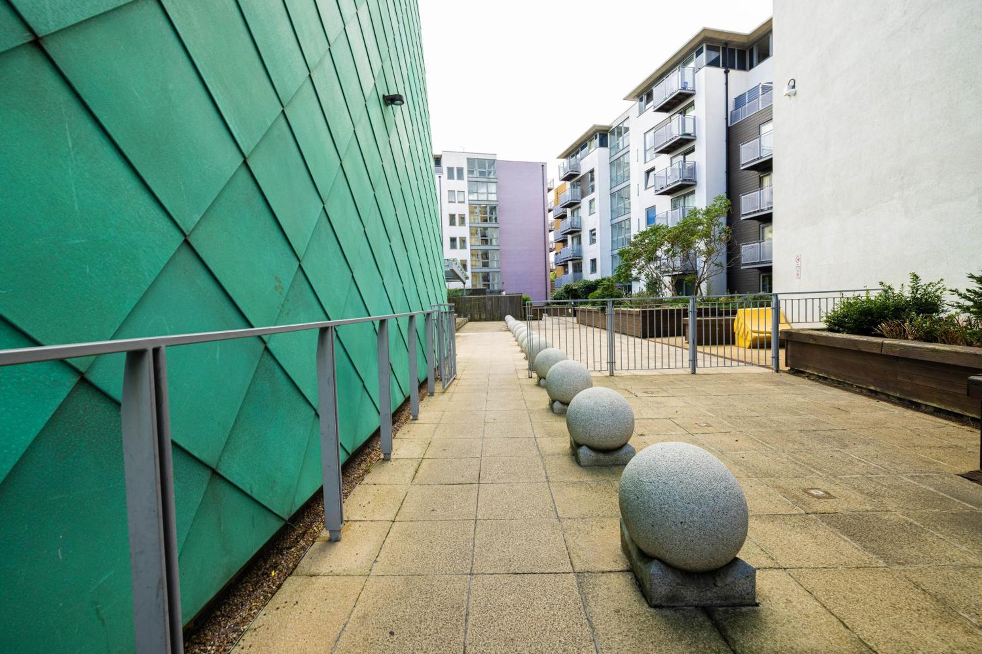 Beautiful And Spacious 2-bed In London