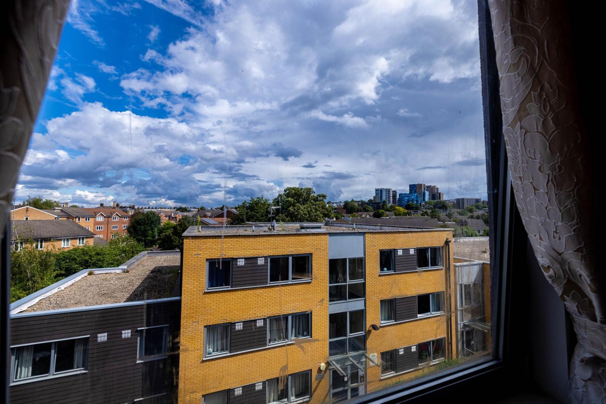 Apartment Beautiful And Spacious 2-bed In *