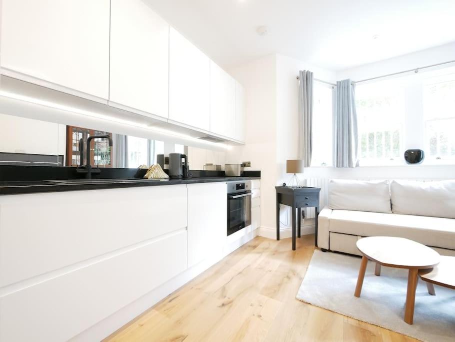 Newly Refurbished 2 Bed In Paddington Apartment