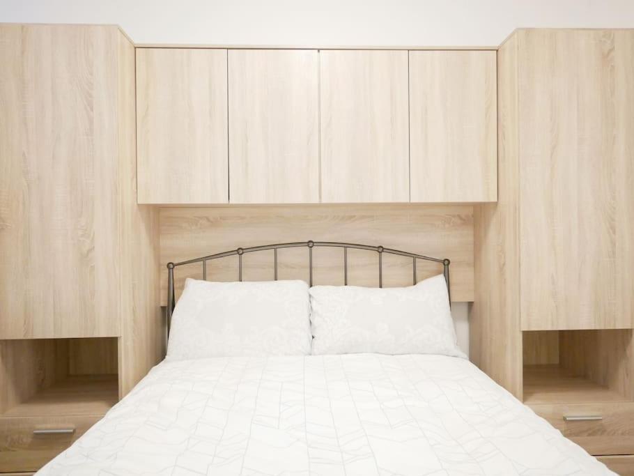 Newly Refurbished 2 Bed In Paddington London