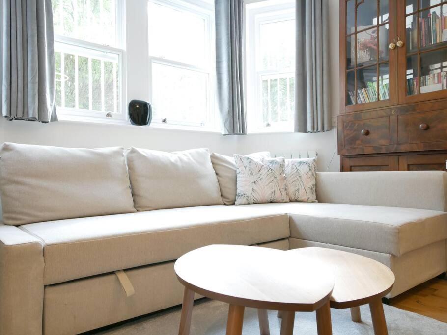 Newly Refurbished 2 Bed In Paddington Apartment *