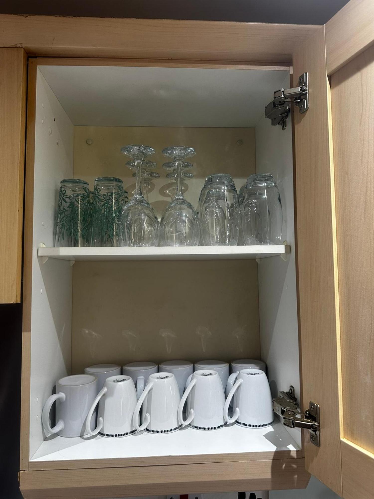 2 Bed 2 Bath - Free Parking - 3min Walk To The Train Station - 19min To Liverpool Street 5min To Victoria Line 1gb Broadband Super Fast Internet Ground Floor 100s Of Shops Restaurants Bakeries 24-hour Asda Superst Lägenhet *