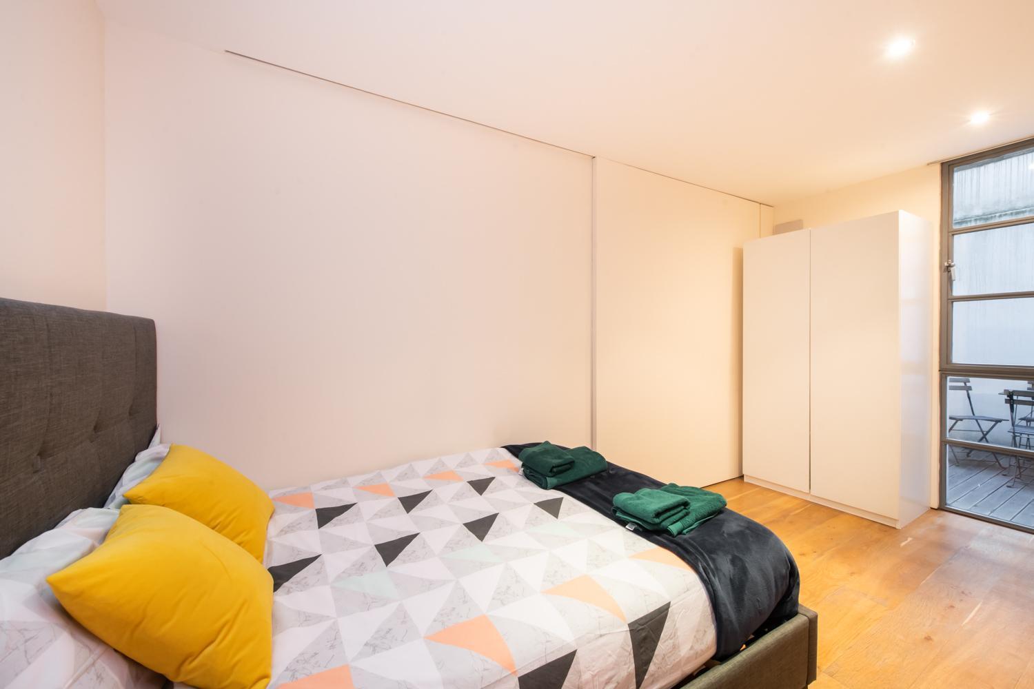 Pollen Street, Three-bedroom Flat Lejlighed London