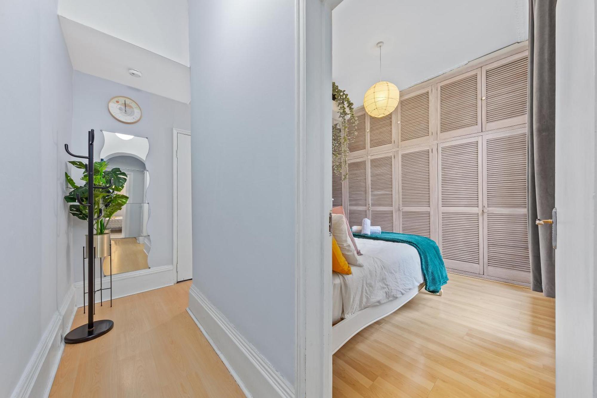 Artist's Bright Hampstead Heath Village 2 Bed Lejlighed