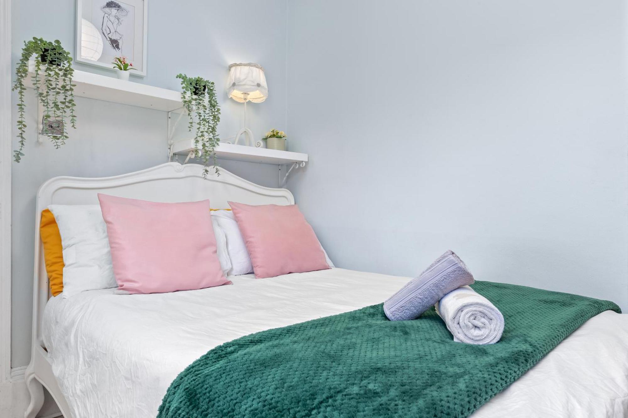 Artist's Bright Hampstead Heath Village 2 Bed Lejlighed