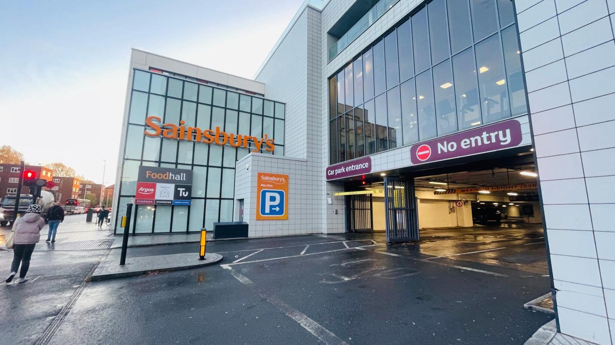Shared 5 Mins Walk From Vauxhall And Nine Elms Station With Off-site Parking Near Us Embassy * Londen