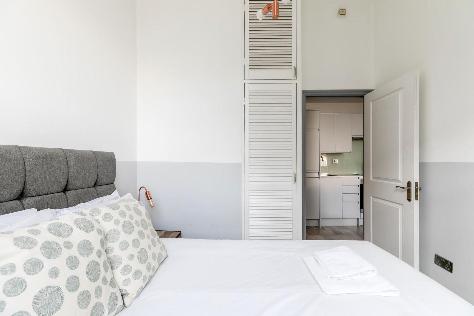 Apartment Modern Kensington London