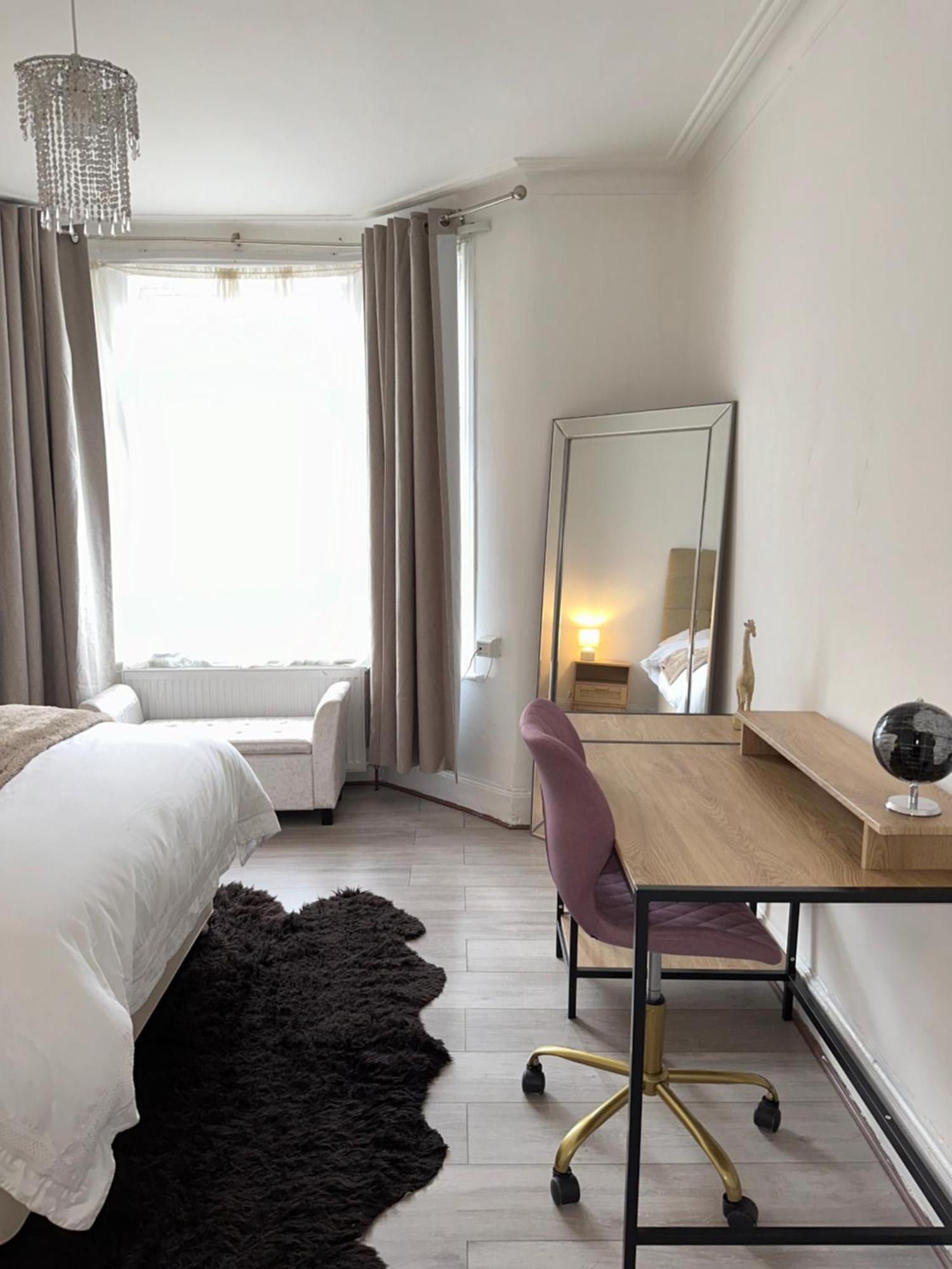 Artistic Two Bedroom Lägenhet