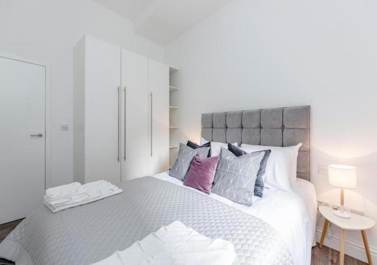 White Piccadilly Luxury Flat Londen